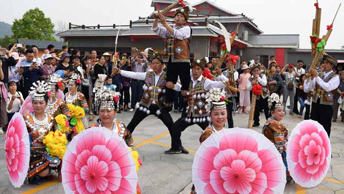 China celebra el Festival Sanyuesan del tercer mes lunar