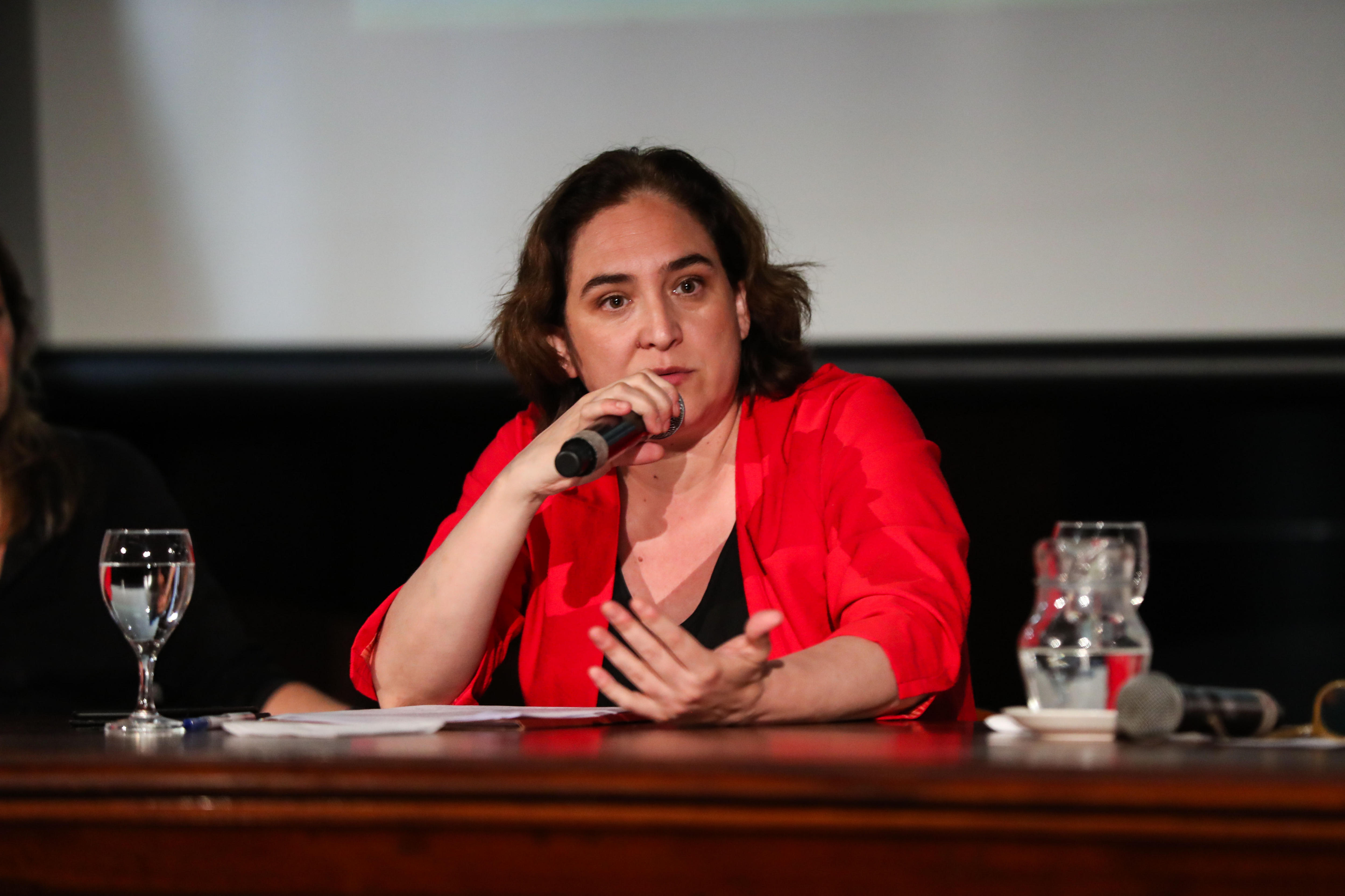 Ada Colau se mantiene firme ante el cese de la criminalización de la política