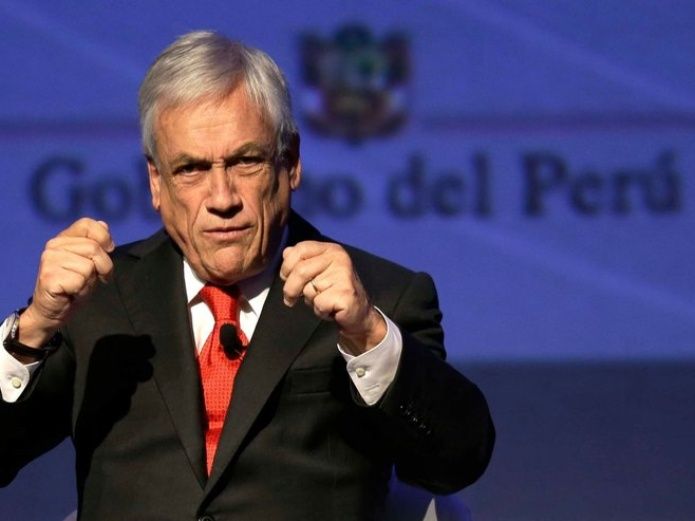 El nombramiento de su hermano como embajador le ha acarreado fuertes críticas a Sebastián Piñera.