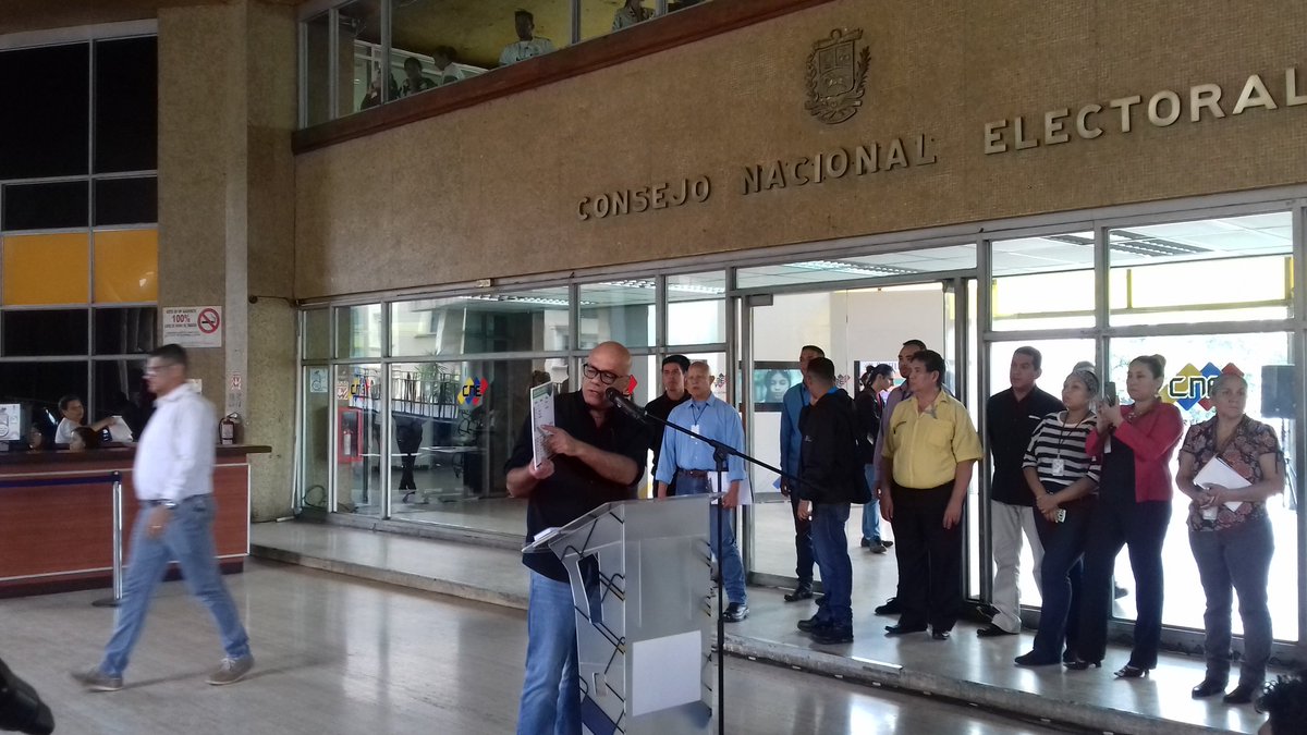 El también ministro de Comunicación e Información de Venezuela instó a los medios de comunicación privados a denunciar públicamente si han recibido presión.