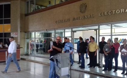 El también ministro de Comunicación e Información de Venezuela instó a los medios de comunicación privados a denunciar públicamente si han recibido presión. 