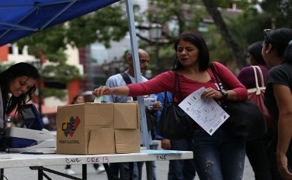 En Venezuela, para evitar los fraudes, las elecciones no son organizadas por el ejecutivo. 