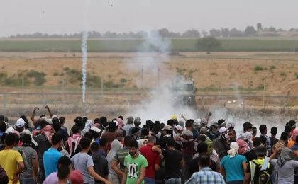98 palestinos fueron heridos con heridas de fuego y pelotas de goma en este sexto viernes de protesta.