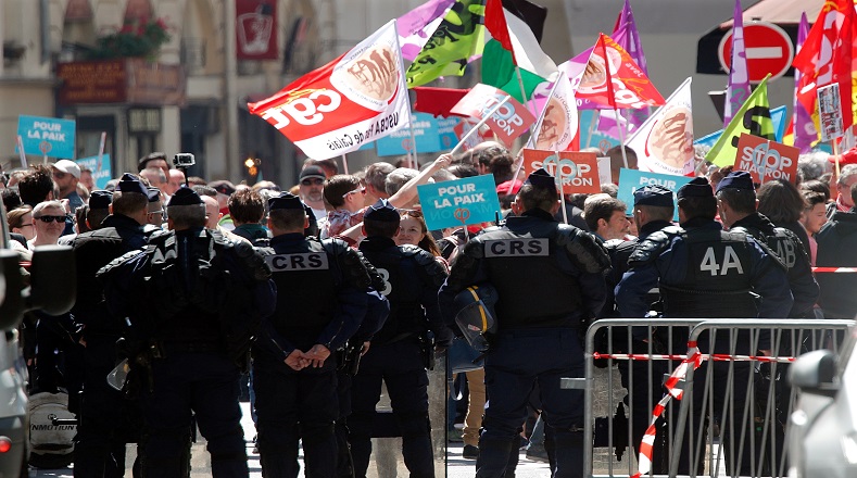 Las autoridades de París ordenaron el despliegue de al menos 2.000 efectivos policiales, entre ellos, los llamados antidisturbios.