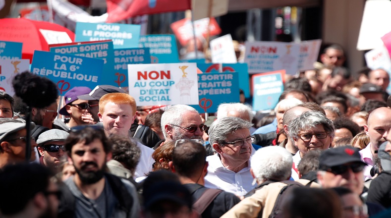 Miles de franceses conformaron este sábado una marcha mutitudinaria para protestar en contra de las reformas del presidente Emmanuel Macron.