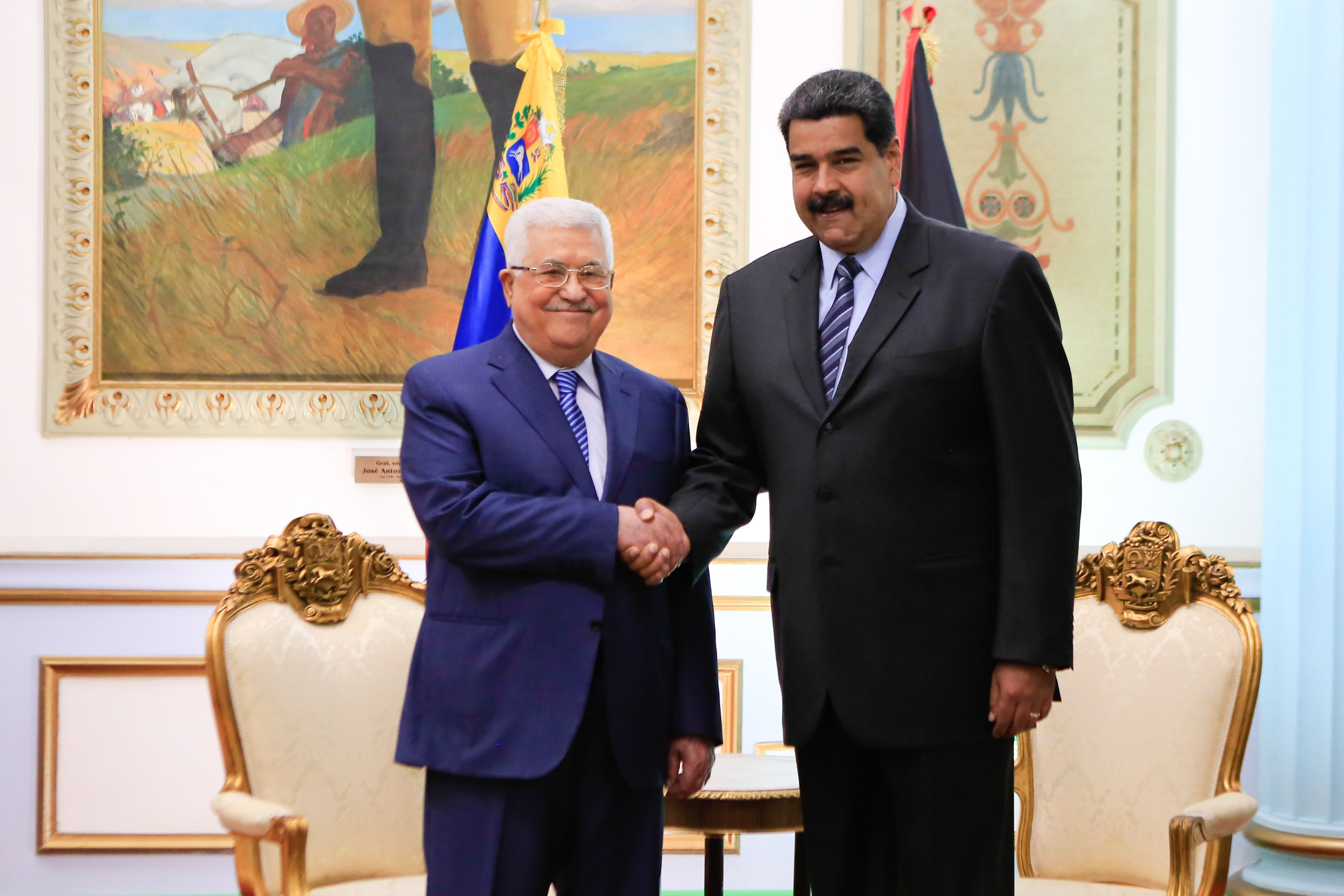 El presidente Nicolás Maduro recibió en el Palacio de Miraflores a su homólogo Mahmud Abás.