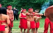 Indígenas venezolanos realizan ritual de sanación a la piedra Kueka en Berlín
