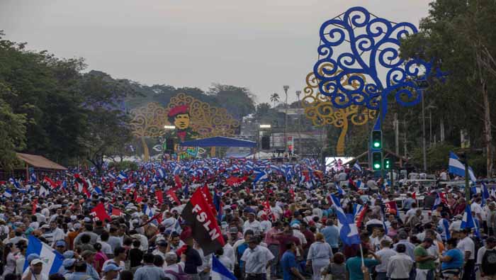 Miles de nicaragüenses participaron el miércoles en un festival de canto por la paz en la avenida de Bolívar a Chávez, en Managua.