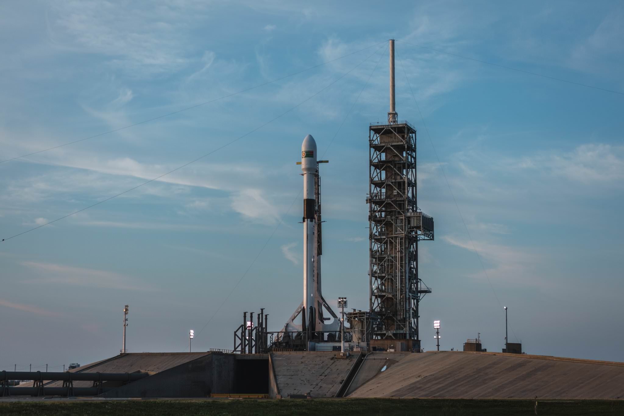 En esta nave la empresa SpaceX tiene previsto enviar astronautas al espacio a finales de este año.