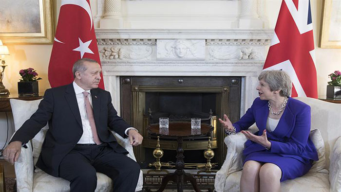 Erdogan se reunió en Londres con Theresa May para abordar temas comerciales entre ambas naciones a partir del Brexit.