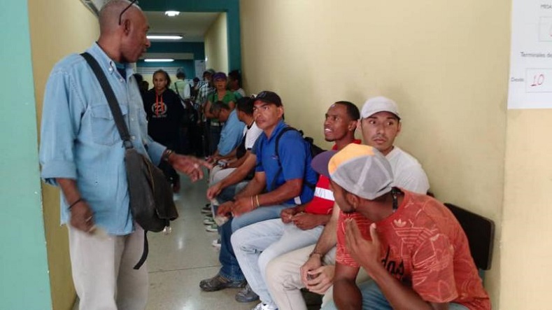 Venezuelans prepare to vote at a polling booth in Caracas' Andres Bello High School. 