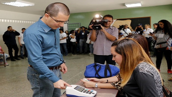Jorge Arreaza destacó la normalidad con que se desarrolló la campaña electoral en comparación con otros países.