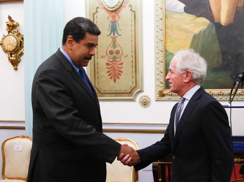 El presidente Nicolás Maduro se reunió con el presidente del comité de relaciones exteriores del senado de Estados Unidos, Bob Corker.