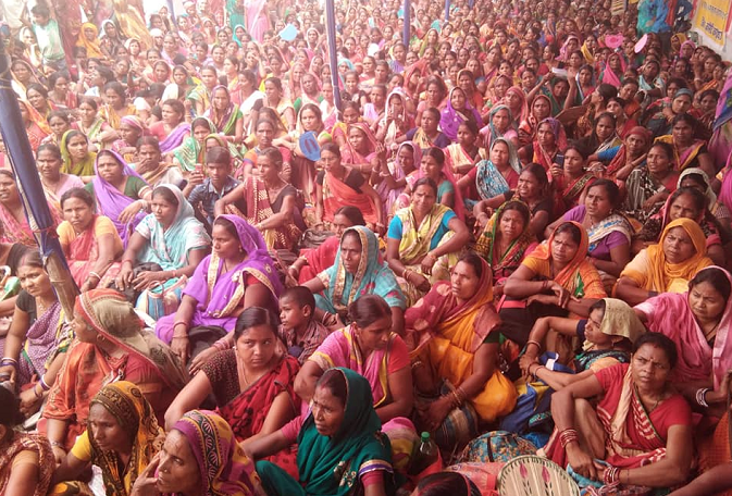 The massive protests led by the All India Federation of Anganwadi workers have garnered support from several leftist trade unions, such as Center of Indian Trade Unions, CITU. 