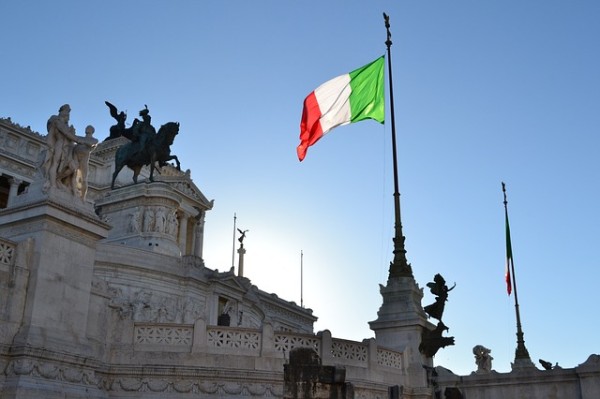 “Si se formara una mayoría en los próximos meses, ese gobierno renunciaría para dar paso a un gobierno político”, expresó en su momento el presidente italiano.