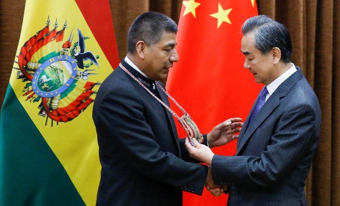 Bolivian Minister of Foreign Affairs Fernando Huanacuni Mamani (L) meets with Chinese counterpart Wang Yi.