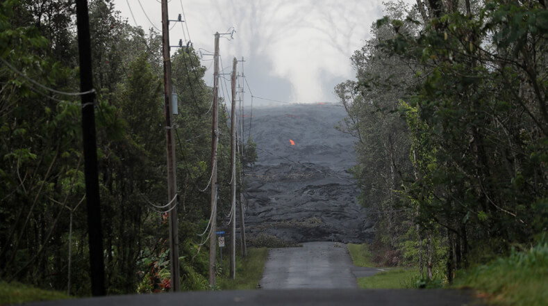 Hasta la fecha se han registrado al menos 41 viviendas afectadas por el avance de la lava, cuya presión provocó 24 fisuras en el suelo.