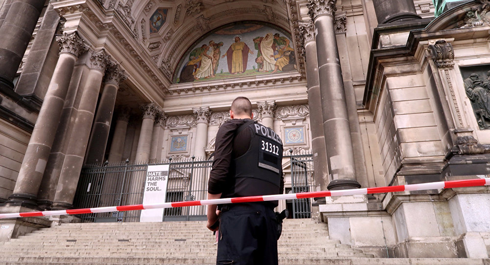 La Catedral de Berlín fue cerrada tras el incidente armado