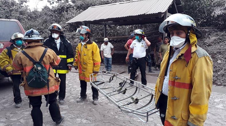 El secretario general de la Coordinadora Nacional para la Reducción de Desastres (Conred), Sergio Cabañas, señaló que "es un río de lava que se salió de su cauce y afectó la aldea El Rodeo, hay personas heridas, quemadas y fallecidas, se está haciendo la evacuación y rescate de las personas".