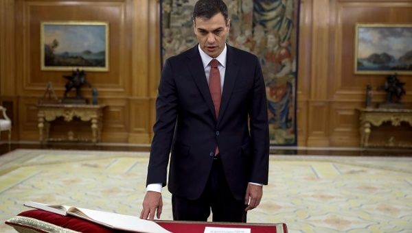 Spain's new Prime Minister and Socialist party (PSOE) leader Pedro Sanchez swears in during a ceremony at the Zarzuela Palace in Madrid, Spain, June 2, 2018.