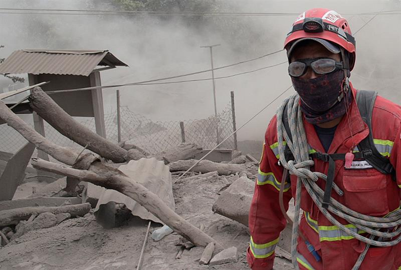 Hasta los momentos se registran un total de 72 personas fallecidas, mientras que unas 46 están heridas y al menos 1,7 millones de afectados por el volcán.
