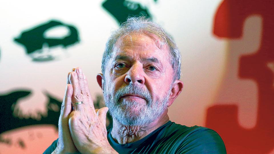 Los abogados del expresidente de Brasil, Cristiano Zanin Martins y Valeska Teixeira, presentaron este martes una medida cautelar para suspender su prisión.