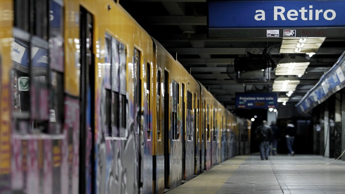 Tras las protestas, fueron suspendidos 194 trabajadores del metro de Buenos Aires y tres despedidos.  