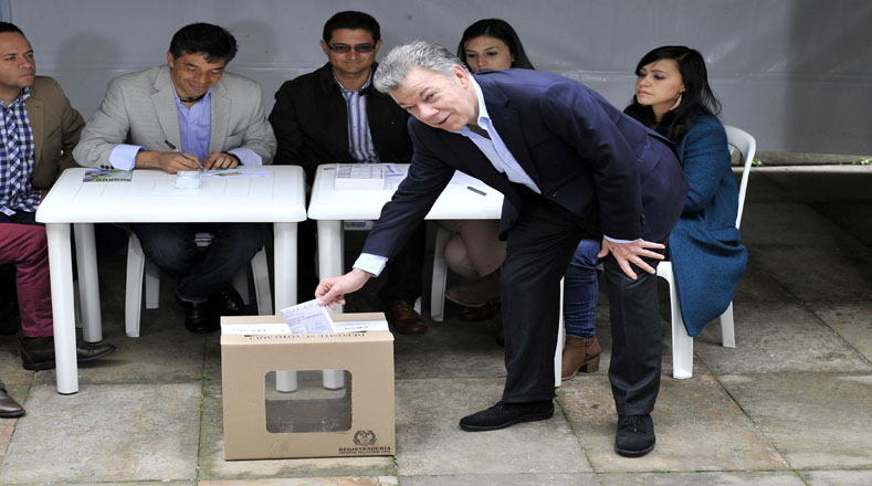 El jefe de Estado, Juan Manuel Santos, llamó a los colombianos a votar e indicó que el proceso cumple con todas las garantías.