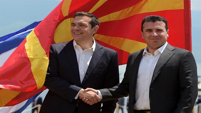 Tsipras (i) Zaev (d) mostraron su satisfacción por el acuerdo que cambia el nombre de Macedonia.