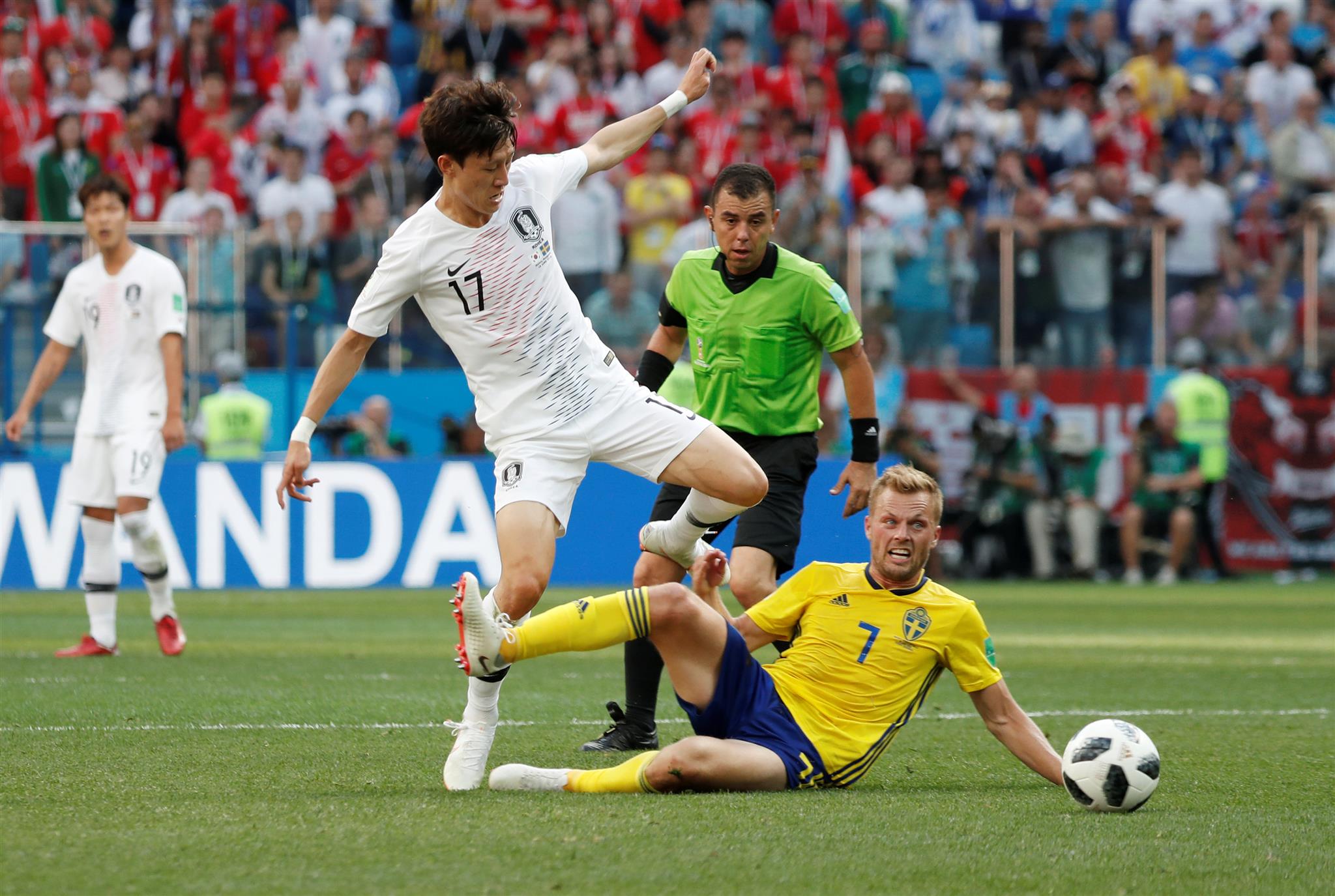 Las selecciones de Corea del Sur y Suecia se enfrentan en el mundial de fútbol Rusia 2018.