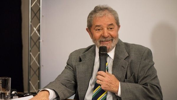 Lula giving a press conference on July 3, 2014