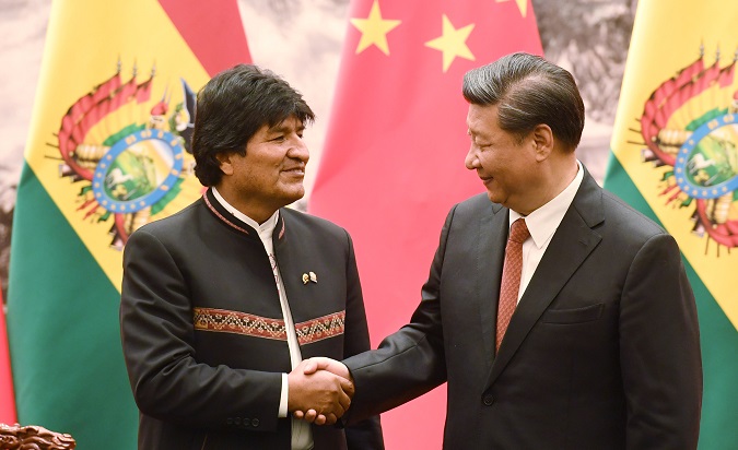 Bolivia's President Evo Morales (L) meets with his Chinese counterpart Xi Jinping.