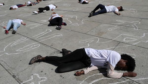 Human rights activists protest for the right of asylum for victims of gang violence on World Refugee Day in Madrid, Spain, June 20, 2018. 