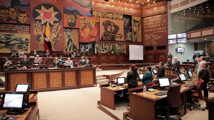 El legislador ecuatoriano, Mauricio Proaño, explicó la remisión de las deudas tanto como a las empresas debe incluir otras condiciones.
