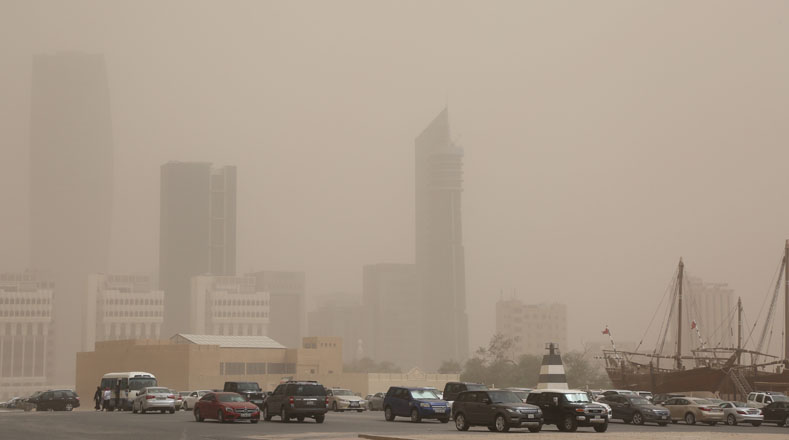 Una enorme tormenta de arena que ocurrió este miércoles en Kuwait, paralizó por el lapso de varias horas.