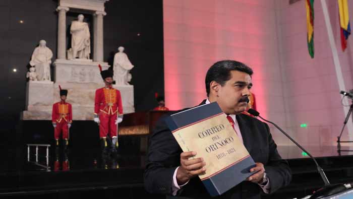 Con motivo del Día Nacional del Periodista, vinculado a la publicación del Correo del Orinoco, el mandatario entregó varios premios.