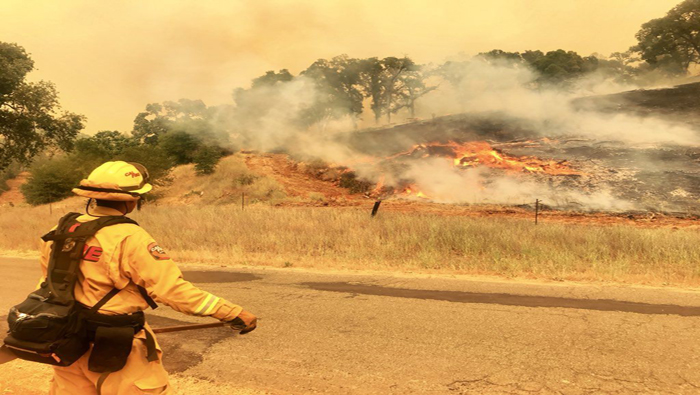 En California, los bomberos solo han contenido hasta el momento un 5 por ciento del incendio que comenzó el pasado sábado.