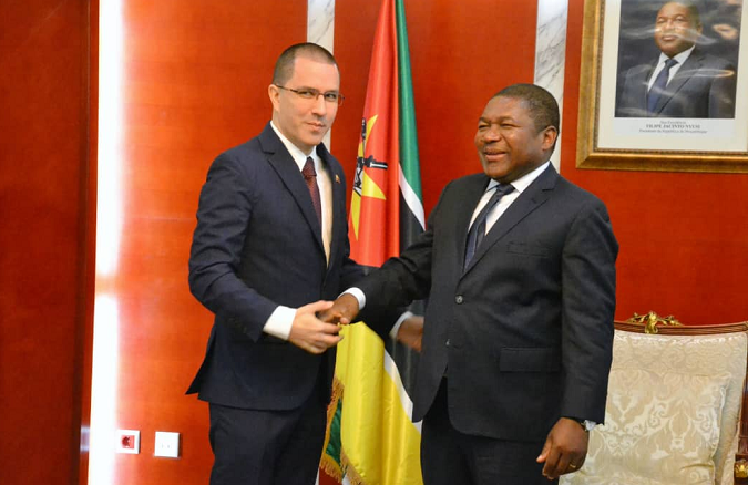 Venezuela's Arreaza (L) meets with Mozambique's Macamo (R) to strengthen bilateral relations.  