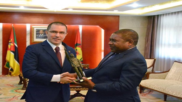 El presidente de Mozambique, Filipe Nyussi, se reunió con el canciller de Venezuela, Jorge Arreaza.