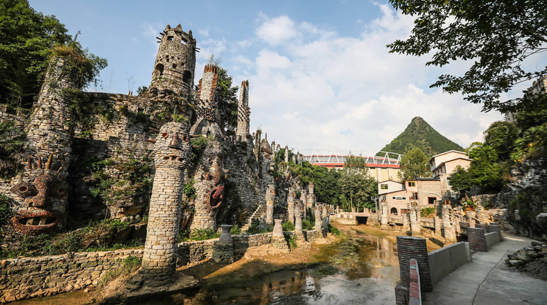 Crean un castillo de piedra en la provincia de Guizhou, China