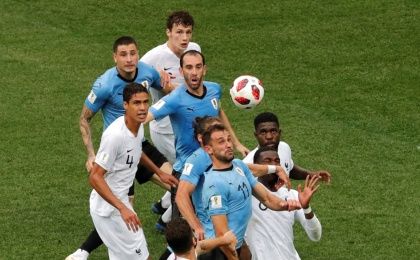 La celeste ha llegado invicta hasta esta fase del Mundial mientras que los franceses tienen un empate en su camino hacia cuartos de final.