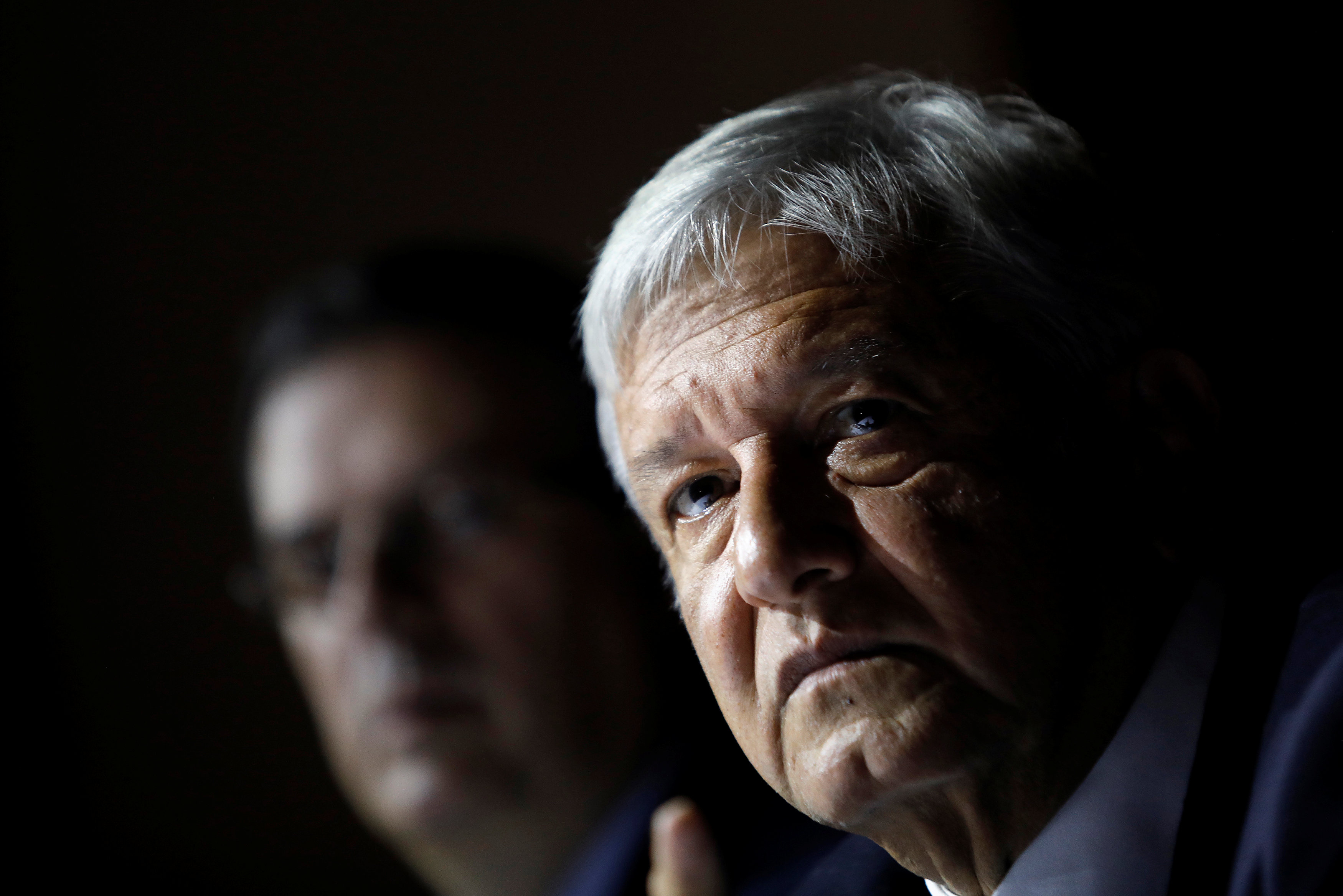 López Obrador afirmó que una de sus prioridades en el tema energético es resolver la caída en la producción de petróleo crudo.