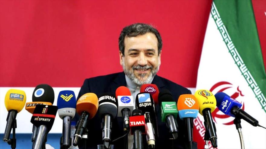 El viceministro iraní, Seyed Abás Araqchi, dijo que su país se mantendrá dentro del pacto, siempre que EE.UU. no insista en sus sanciones.