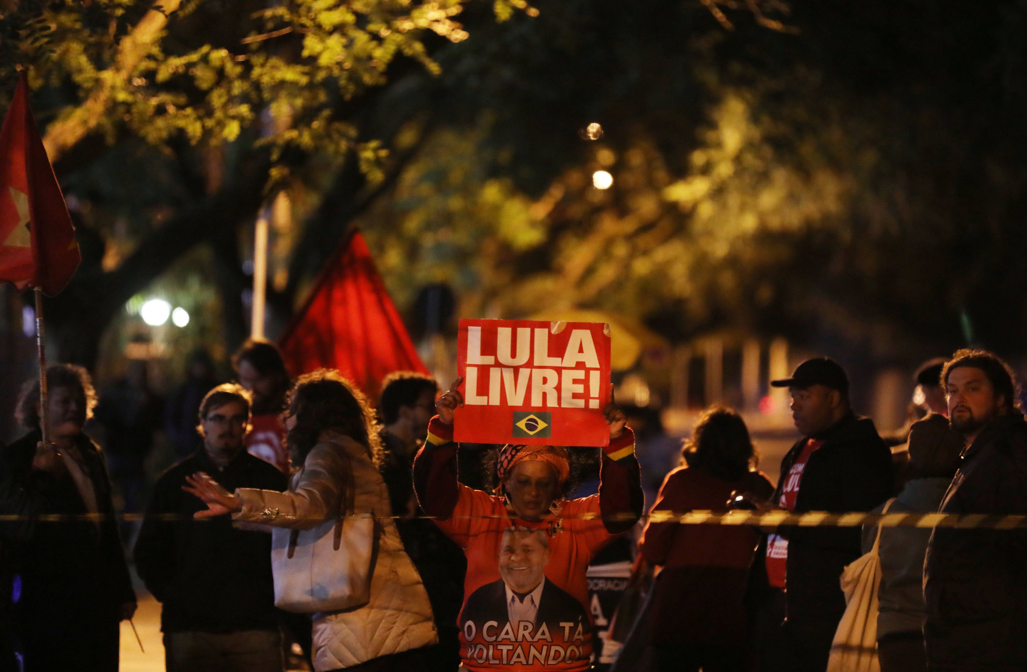 Organizaciones se movilizaron en todo Brasil para exigir la libertad de Lula.