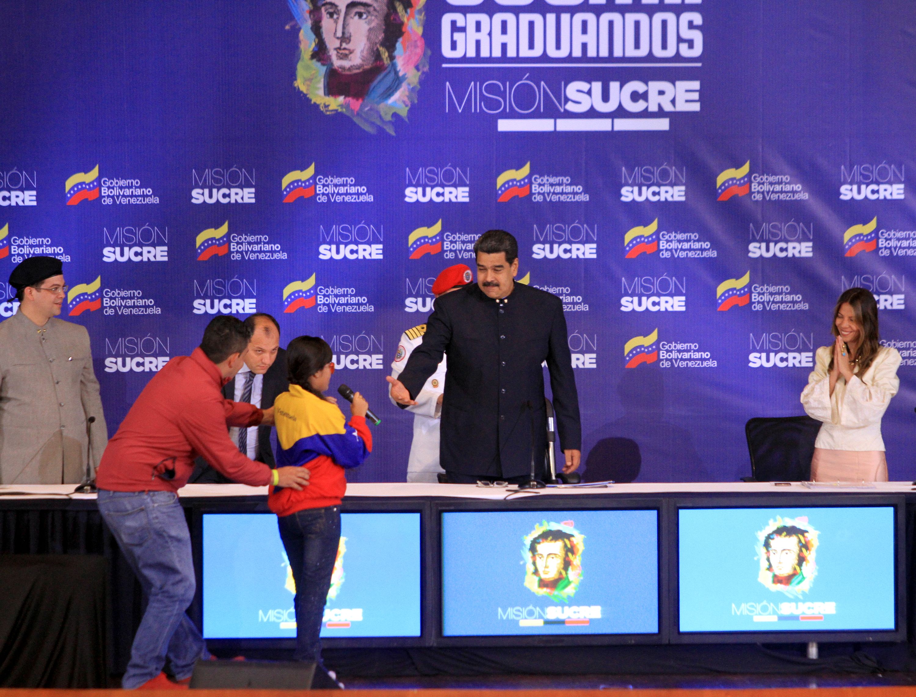 Maduro encabezó la juramentación de graduados de la Misión Sucre.