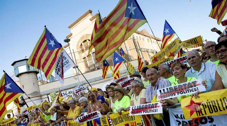 La movilización fue promovida por la Asamblea Nacional de Cataluña (ANC), la asociación Òminium Cultural y familiares de los presos políticos. 