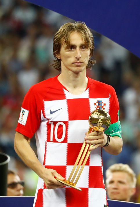 El mediocampista croata Luka Modric recibió el premio del Balón de Oro con el respaldo de los miembros del Grupo de Estudios Técnicos de la FIFA por su excelente desempeño en el evento.