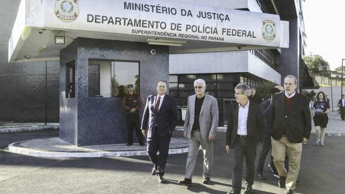Senadores del Parlamento de Brasil conversaron este martes con el expresidente Luiz Inácio Lula da Silva en Curitiba.