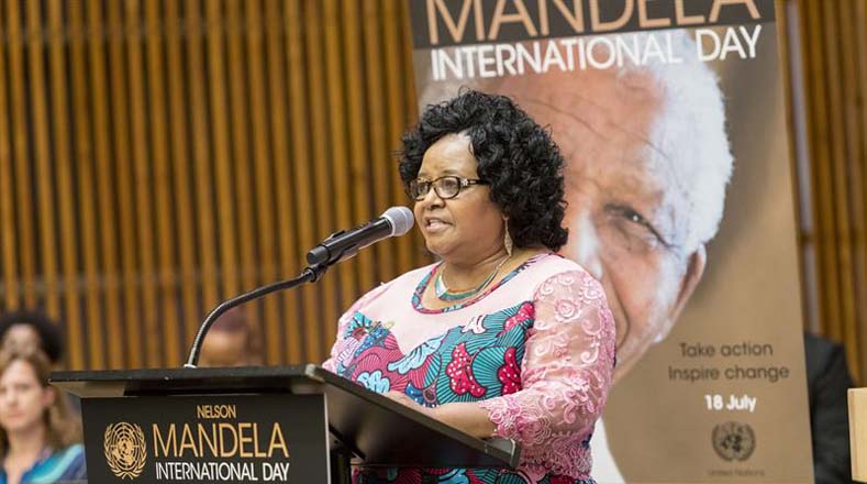 En la sede de la Organización de las Naciones Unidas (ONU) de la Nueva York (Estados Unidos), la ministra sudafricana de   Asuntos Ambientales, Edna Molewa, habló sobre el legado de Mandela y advirtió que su sueño no estaría completo hasta acabar con la pobreza y "no se deje a nadie atrás".