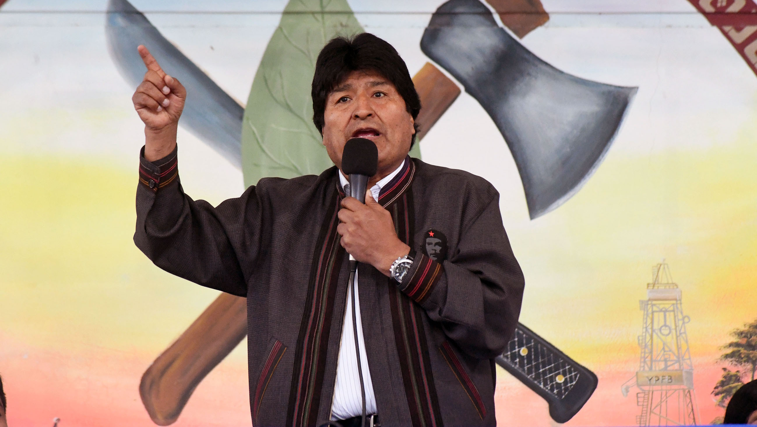 En respuesta al comunicado de la Cancillería boliviana, la congresista acusó a Morales de tener un 